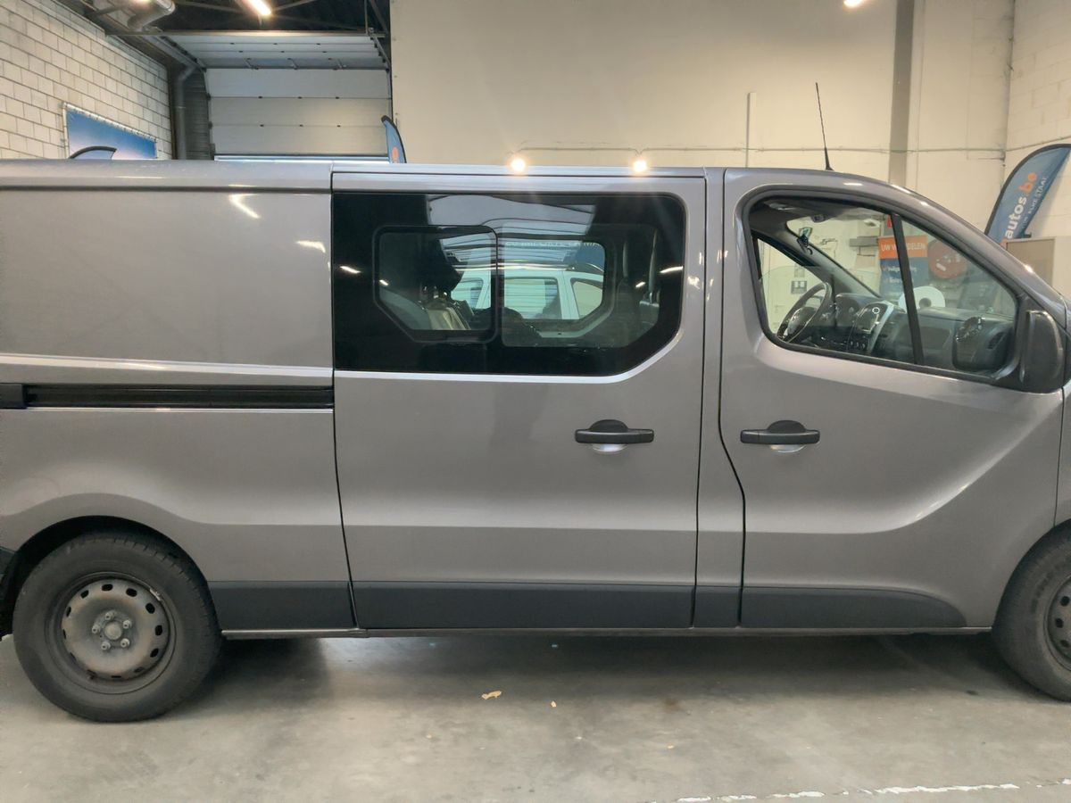 Renault Trafic 2020 — photo 11