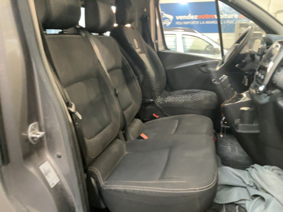Renault Trafic 2020 — photo 17