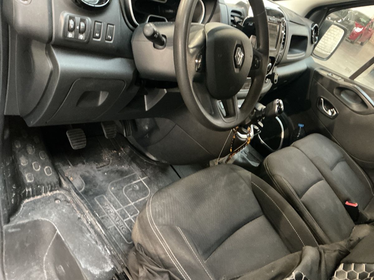 Renault Trafic 2020 — photo 27
