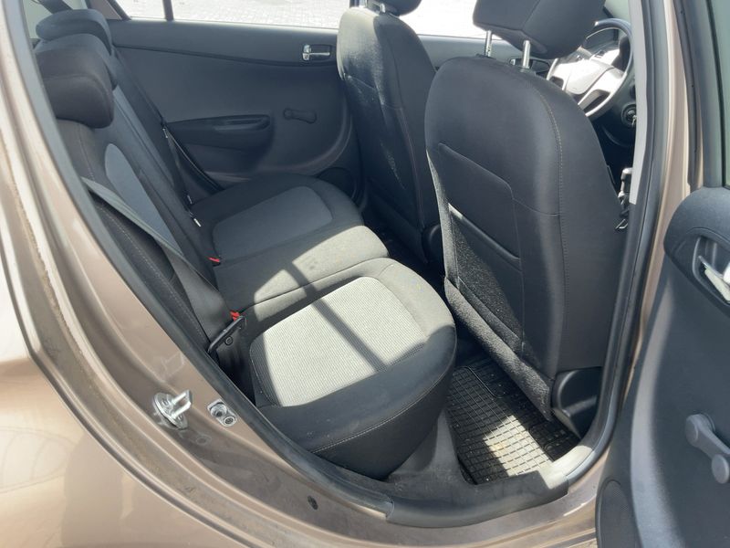 Hyundai i20 1.2 Classic 2013 – снимка 19