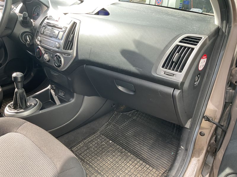 Hyundai i20 1.2 Classic 2013 – снимка 26