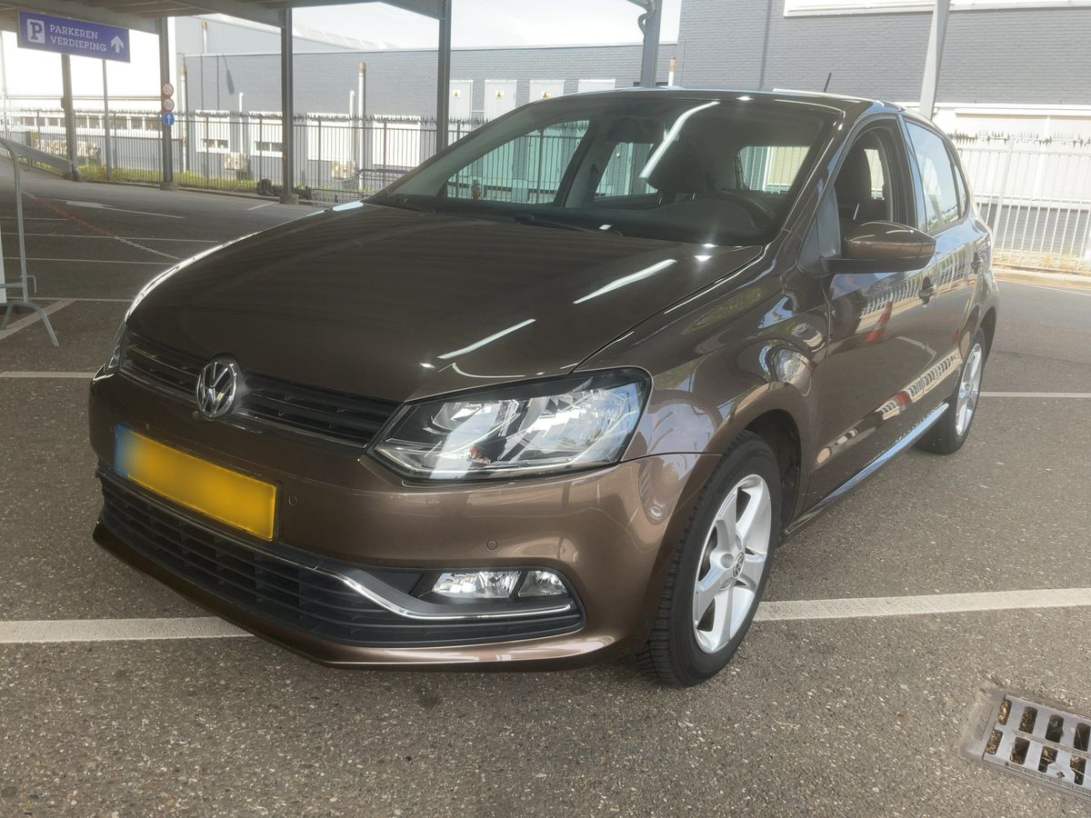Volkswagen Polo 2015 — photo 1