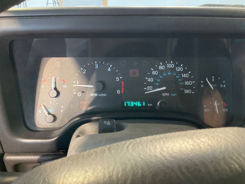 Jeep Wrangler 2.5 Sport — zdjęcie 13
