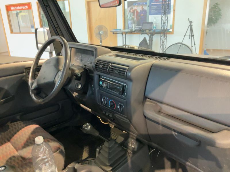 Jeep Wrangler 2.5 Sport — zdjęcie 12
