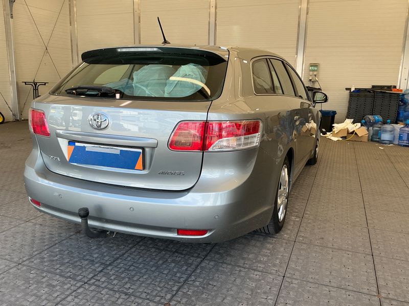 Toyota Avensis 1.6 — zdjęcie 2