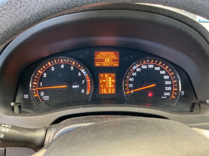 Toyota Avensis 1.6 — zdjęcie 4