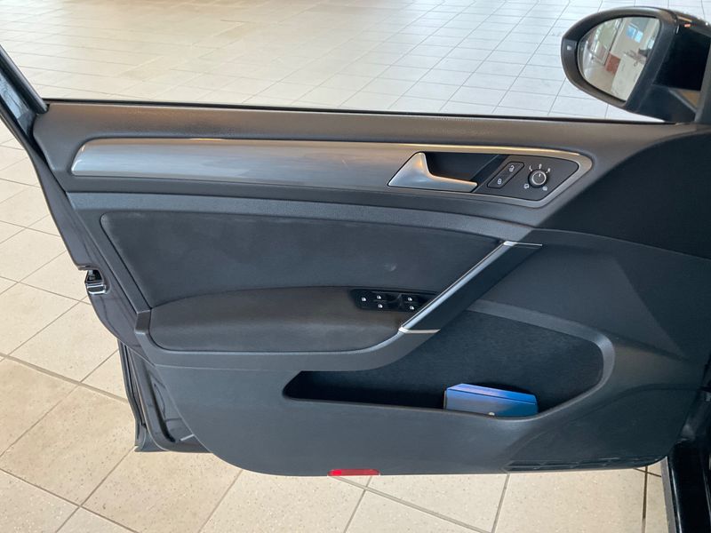 Volkswagen Golf VII 2.0 TDI Allstar BlueMotion Tech 2017 – снимка 31
