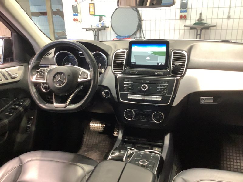 Mercedes-Benz GLE-Klasse GLE 350 d 4Matic AMG Line — zdjęcie 12
