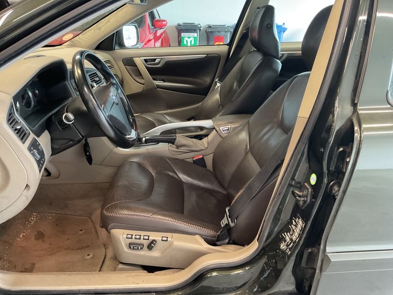 Volvo XC70 2.4 D5 Summum AWD — zdjęcie 3