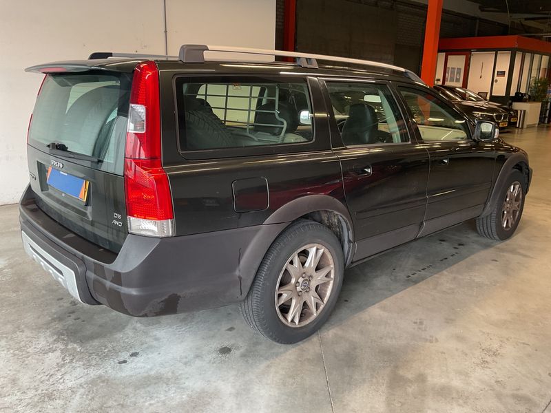 Volvo XC70 2.4 D5 Summum AWD — zdjęcie 2