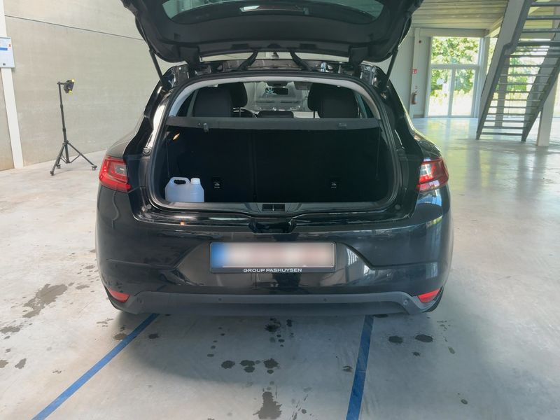 Renault Megane 1.3 TCe Limited — zdjęcie 10