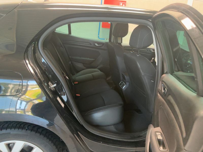 Renault Megane 1.3 TCe Limited — zdjęcie 14