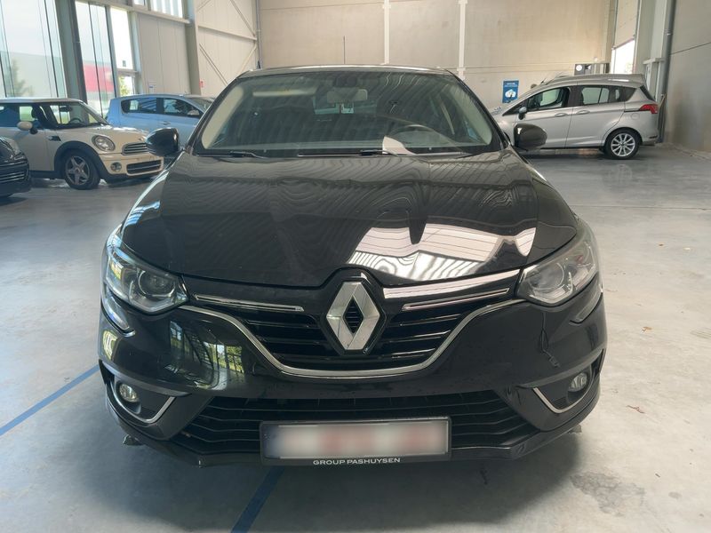 Renault Megane 1.3 TCe Limited — zdjęcie 9