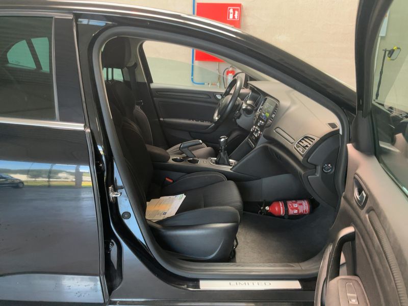 Renault Megane 1.3 TCe Limited — zdjęcie 11