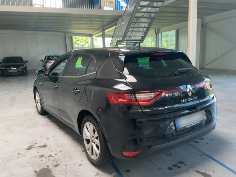 Renault Megane 1.3 TCe Limited — zdjęcie 3