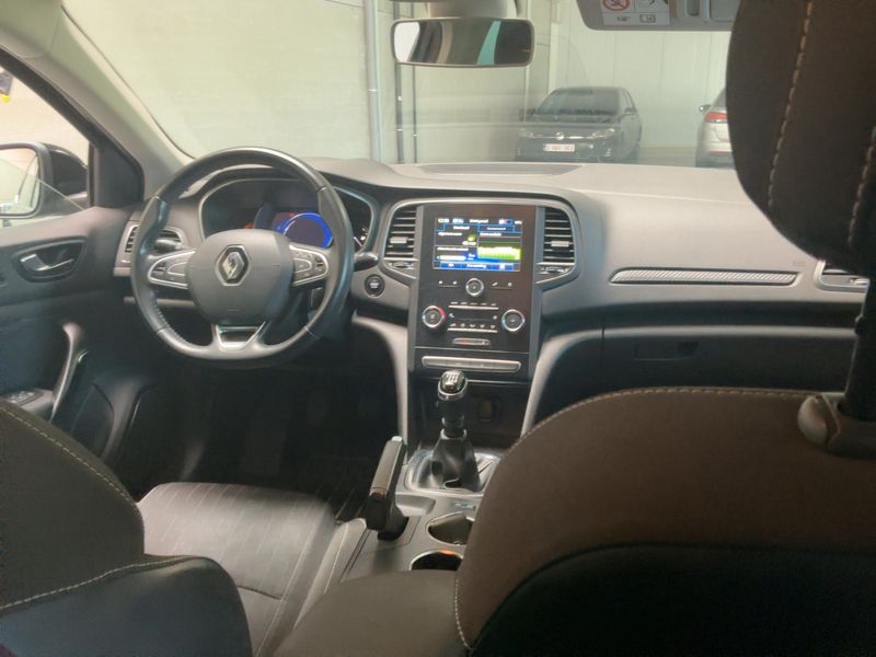 Renault Megane 1.3 TCe Limited — zdjęcie 12