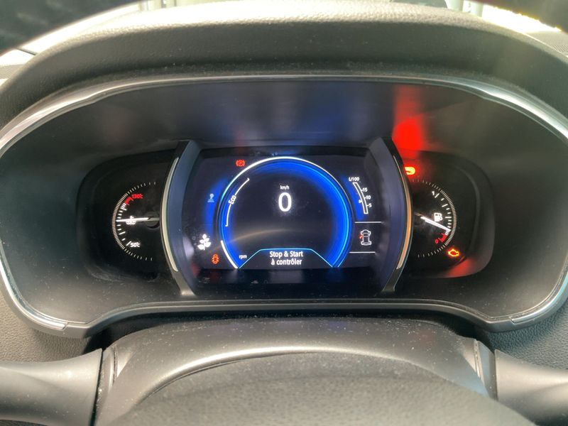 Renault Megane 1.3 TCe Limited — zdjęcie 13