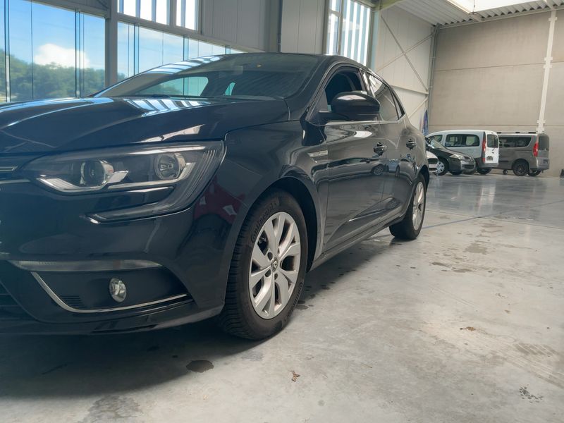Renault Megane 1.3 TCe Limited — zdjęcie 2