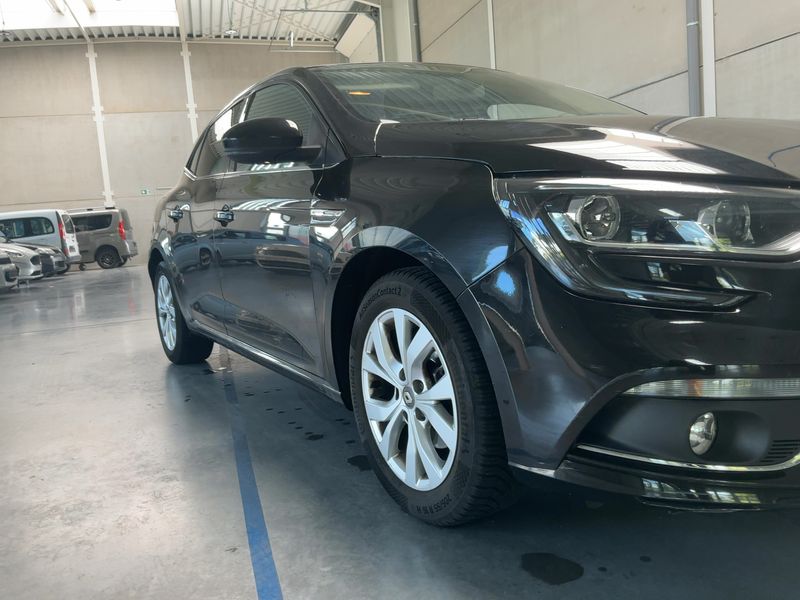 Renault Megane 1.3 TCe Limited — zdjęcie 8