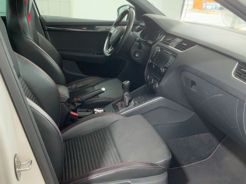 Skoda Octavia 2.0 TDI RS 2015 – снимка 17