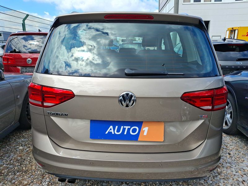 Volkswagen Touran 1.4 TSI Highline BlueMotion Tech — zdjęcie 4