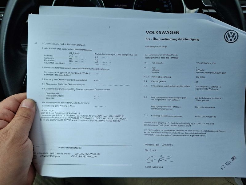 Volkswagen Touran 1.4 TSI Highline BlueMotion Tech — zdjęcie 17