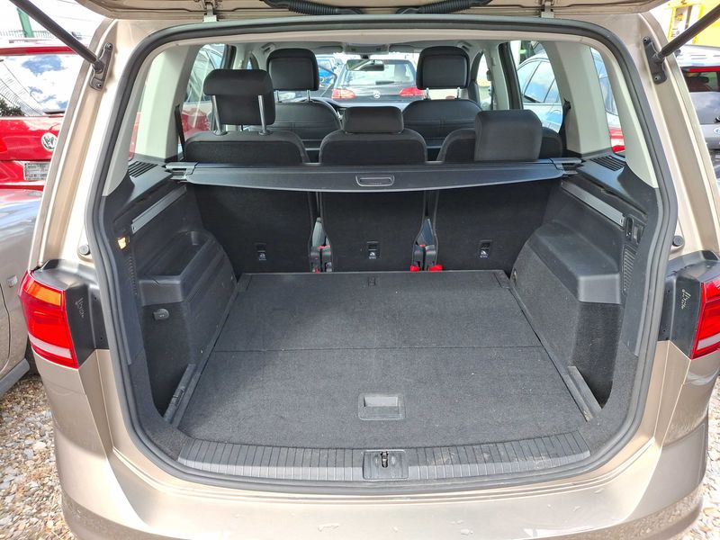 Volkswagen Touran 1.4 TSI Highline BlueMotion Tech — zdjęcie 9