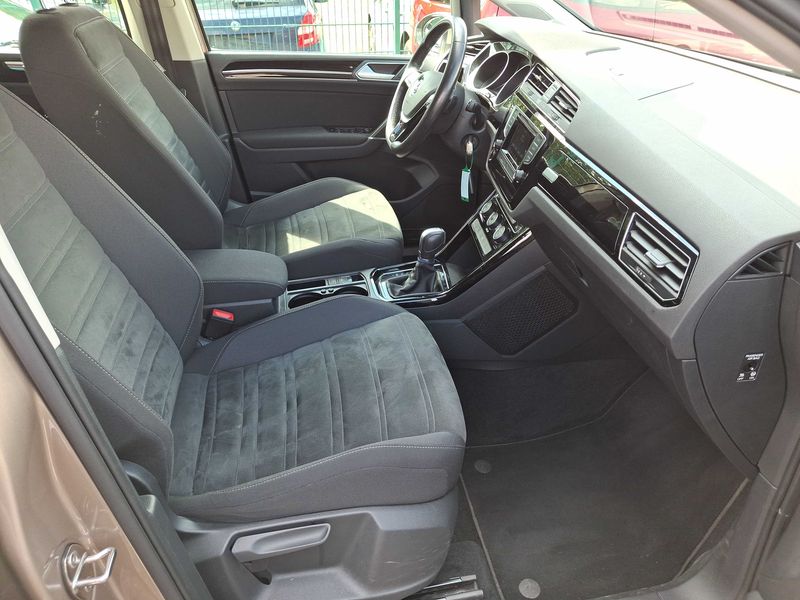 Volkswagen Touran 1.4 TSI Highline BlueMotion Tech — zdjęcie 10