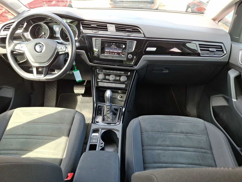 Volkswagen Touran 1.4 TSI Highline BlueMotion Tech — zdjęcie 11