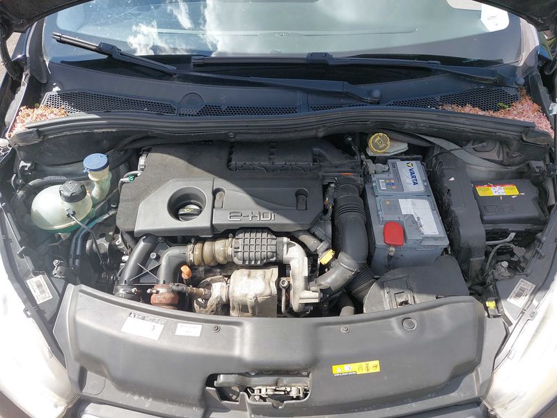 Peugeot 208 1.6 HDi Féline — zdjęcie 8