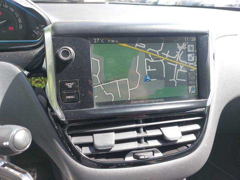 Peugeot 208 1.6 HDi Féline — zdjęcie 13