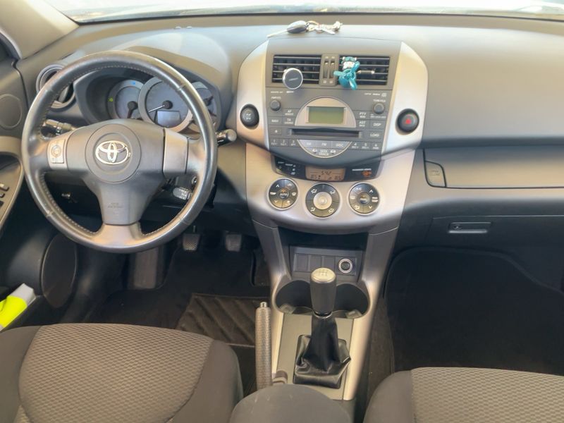 Toyota RAV 4 2.0 VX — zdjęcie 12