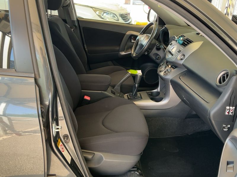Toyota RAV 4 2.0 VX — zdjęcie 11