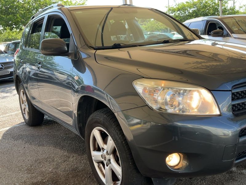 Toyota RAV 4 2.0 VX — zdjęcie 8