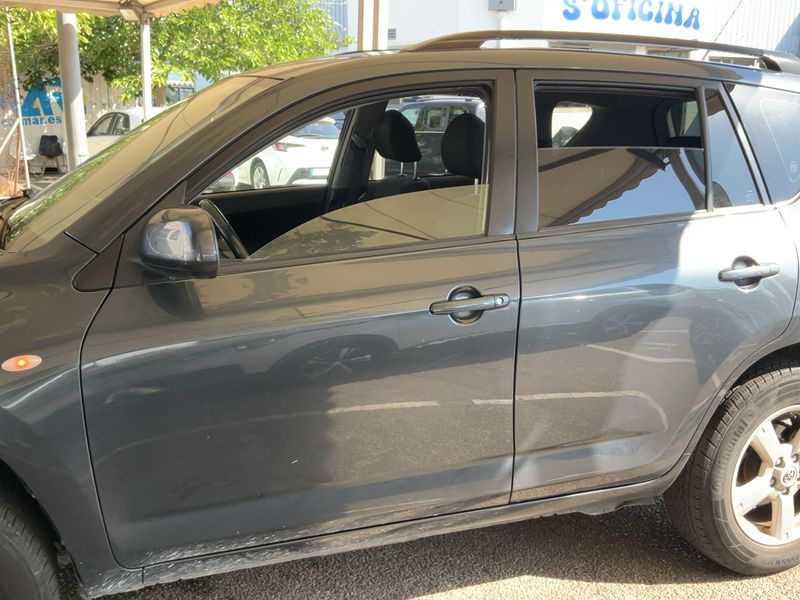 Toyota RAV 4 2.0 VX — zdjęcie 4