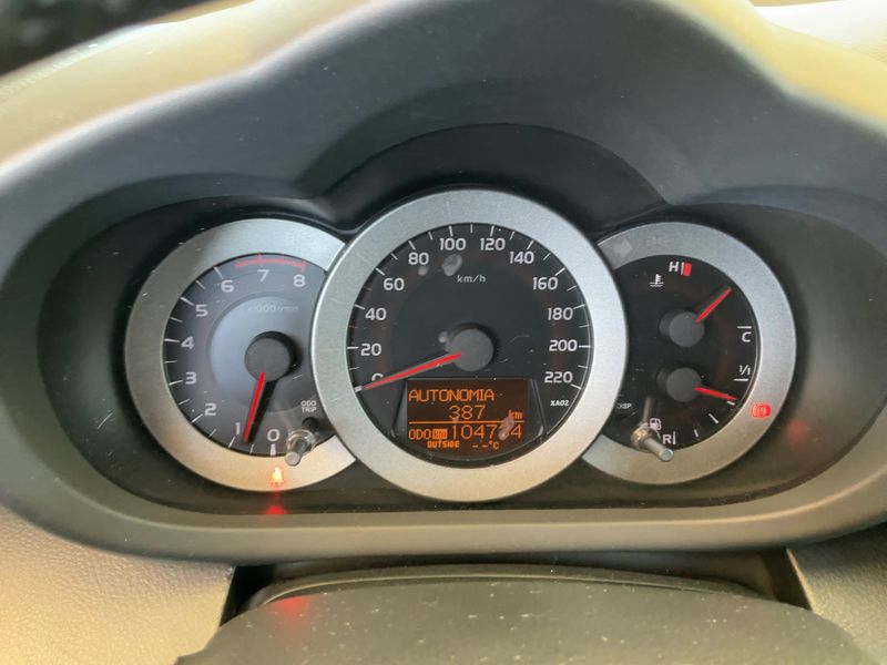 Toyota RAV 4 2.0 VX — zdjęcie 13