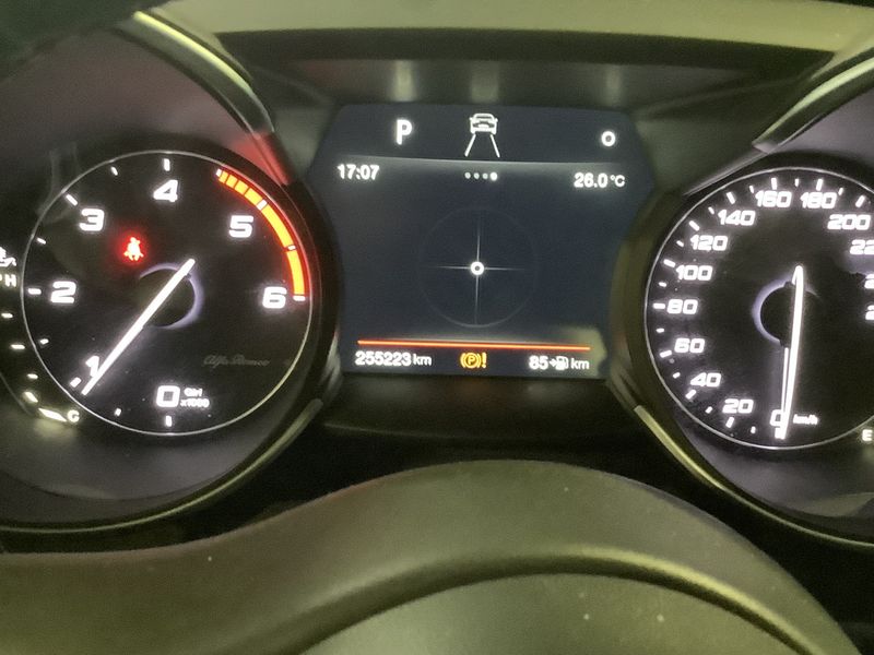 Alfa Romeo Giulia 2.2 JTDM Veloce — zdjęcie 12