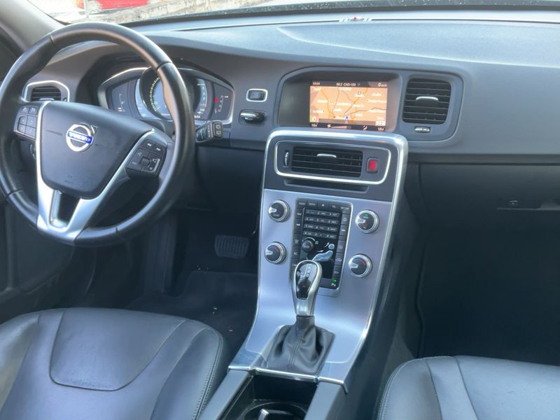Volvo V60 Cross Country 2.0 D4 Summum — zdjęcie 12