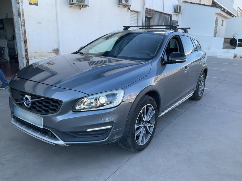 Volvo V60 Cross Country 2.0 D4 Summum — zdjęcie 1