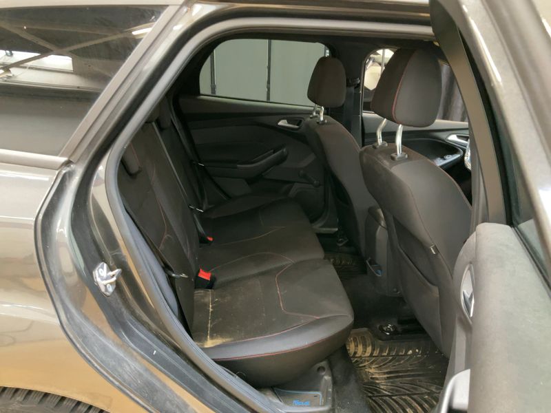 Ford Focus 2.0 TDCi ST-Line — zdjęcie 14