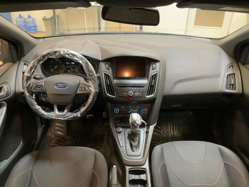 Ford Focus 2.0 TDCi ST-Line — zdjęcie 12