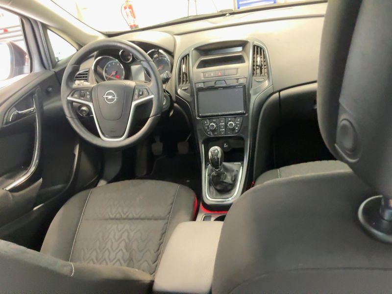 Opel Astra 1.4 Turbo Active — zdjęcie 12