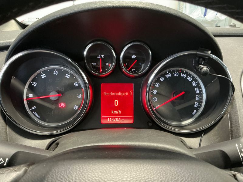 Opel Astra 1.4 Turbo Active — zdjęcie 13