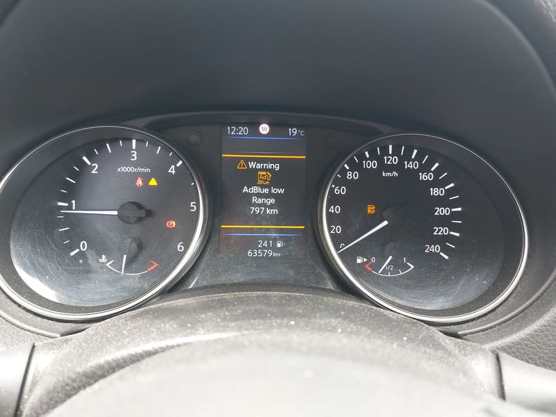 Nissan Qashqai 1.5 dCi N-Connecta — zdjęcie 12