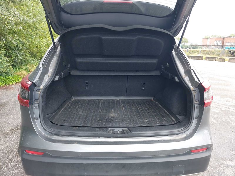 Nissan Qashqai 1.5 dCi N-Connecta — zdjęcie 9
