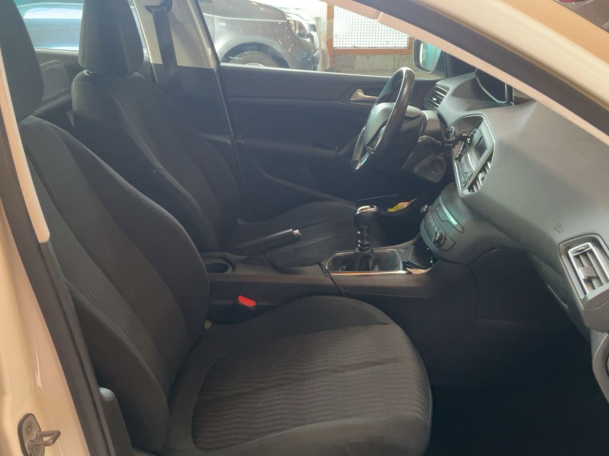 Peugeot 308 2020 — photo 17