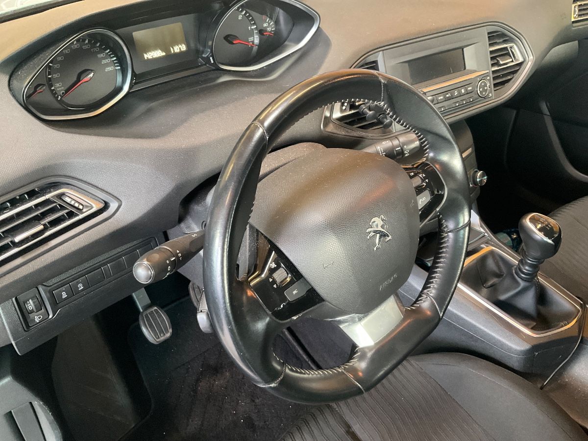 Peugeot 308 2020 — photo 32