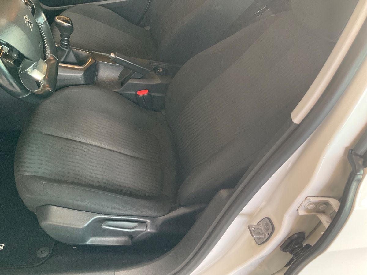 Peugeot 308 2020 — photo 31