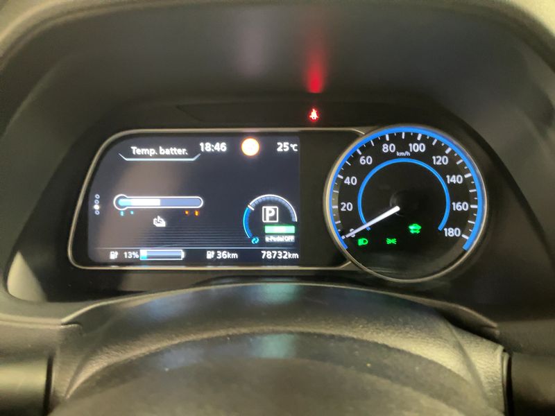 Nissan Leaf electric drive 110 kW Acenta — zdjęcie 13