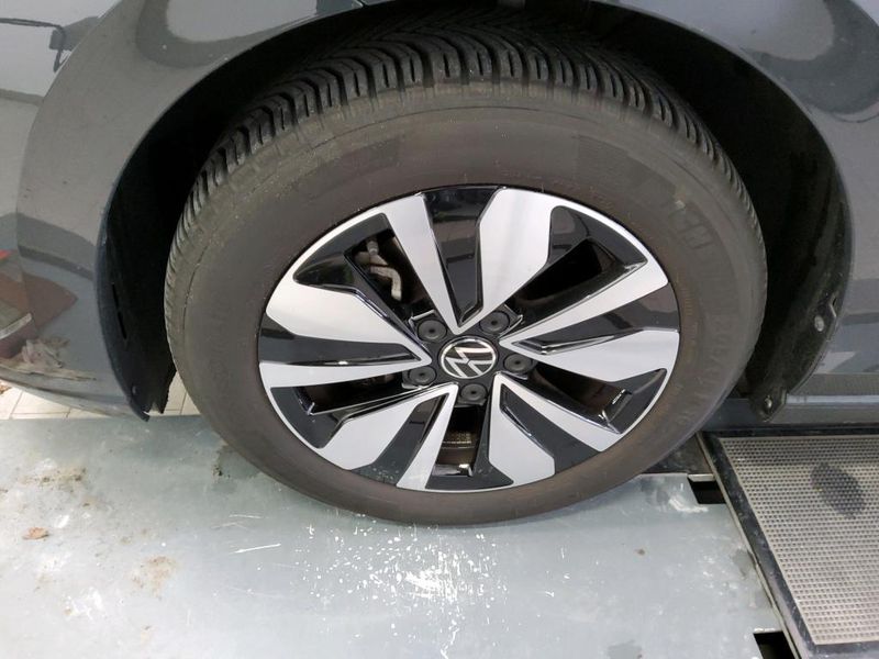 Volkswagen Golf VIII 1.5 TSI ACT Move — zdjęcie 23